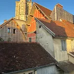 A L'ombre De La Cathédrale
