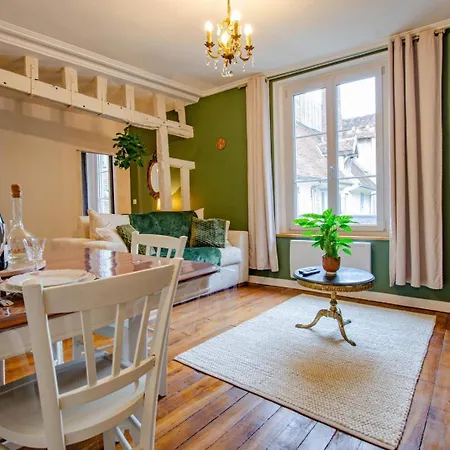 A L'ombre De La Cathedrale *